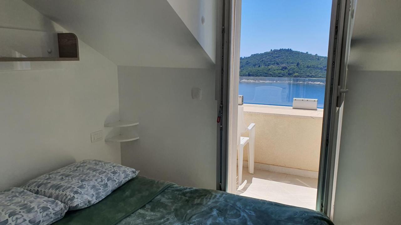 Nik 2 The Views Location Apartman *