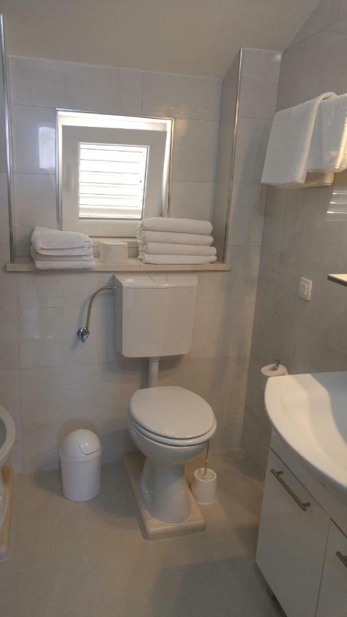 Nik 2 The Views Location Apartman